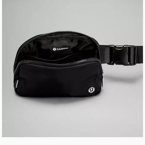 Lululemon Everywhere Belt Bag